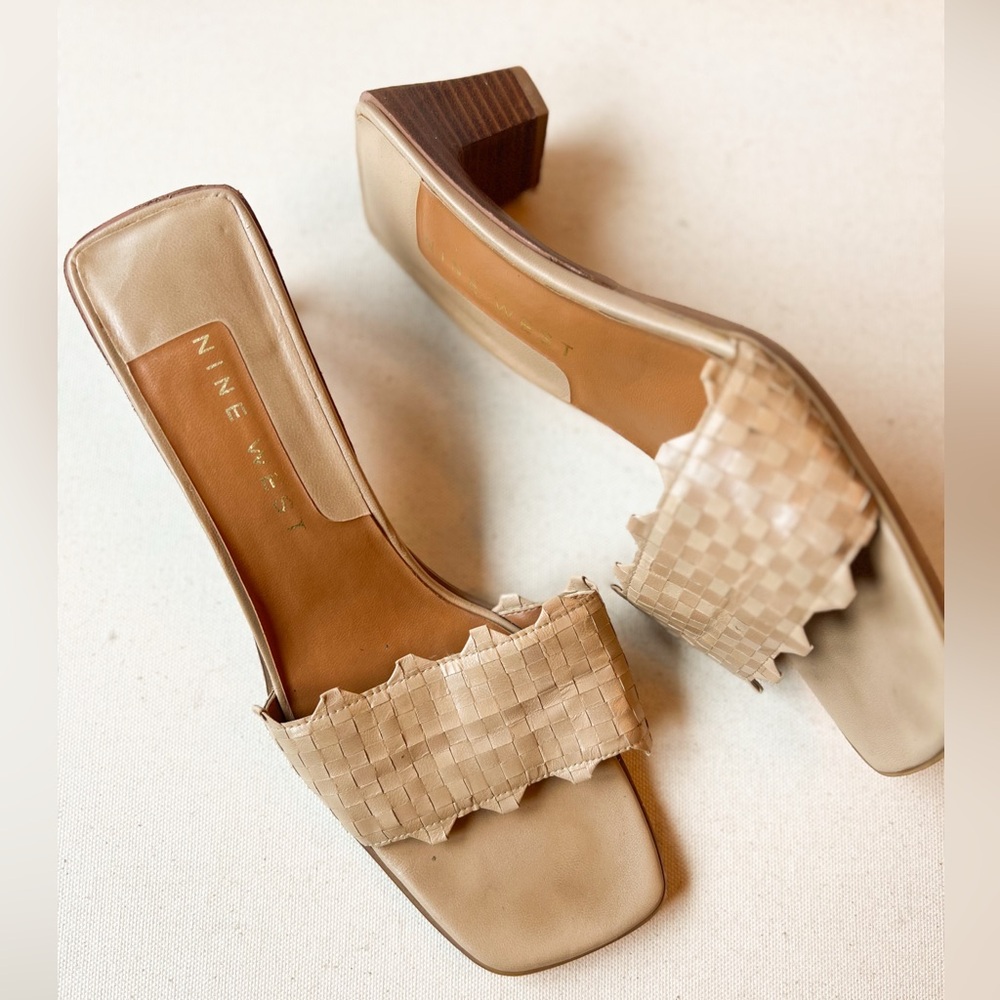 VINTAGE 90s Nine West Basket Weave Square Toe Nude Slipper Heel